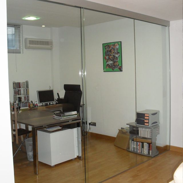 Cristalería y Aluminios Palomo oficina con mámparas de cristal